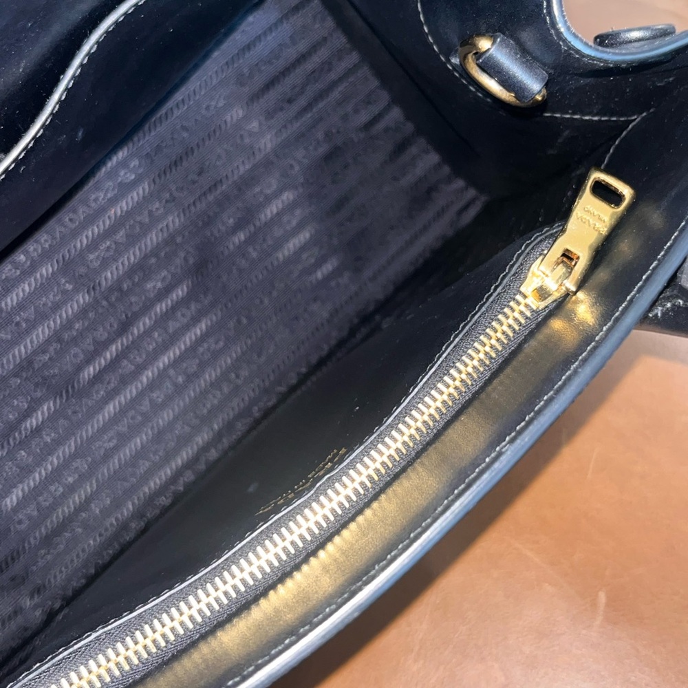 Medium Saffiano leather Prada
Monochrome bag - Picture 8 of 12